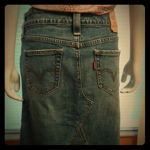 ❌SOLD❌Levi's Denim Skirt - Picture 1 of 2