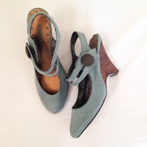 👠reserved👠 Seychelles Shoes size 7.5