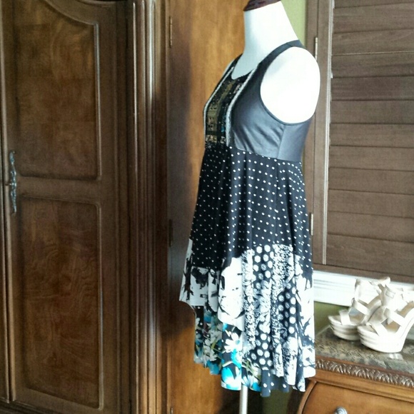 Seven Waves Dress - Picture 2 of 4