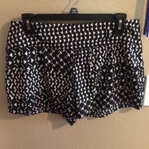 Black and white triangle printed shorts