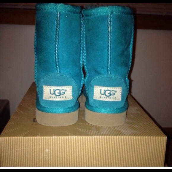 Authentic toddler Ugg size 6 & Northface Jacket