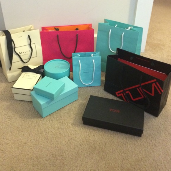 ON HOLD Gift boxes and bags