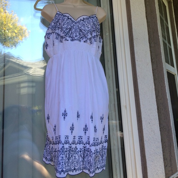 White Summer Dress w/Blue Embroidery Sz XXL