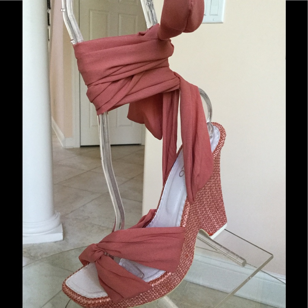9- Pazzo wedge sandals👡