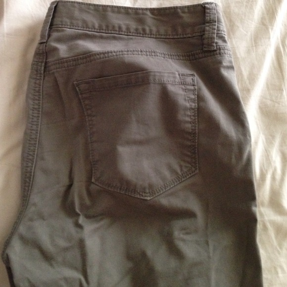 Do you have these loft pants? - Picture 4 of 4