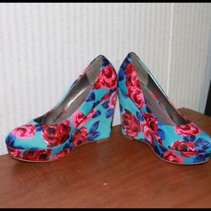 Blue floral wedges