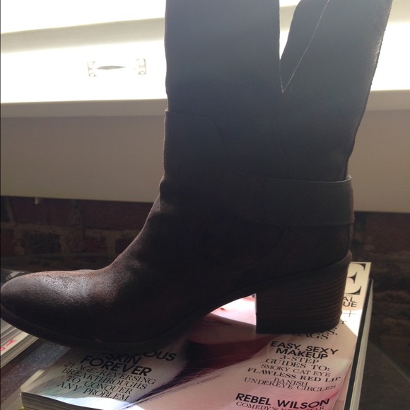 Donald J. Pliner Signature Boot 💁 - Picture 4 of 4