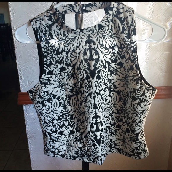 Black and white floral print crop top- never worn