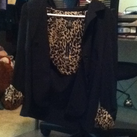 courtenay  Jackets & Blazers - Animal print blazer!