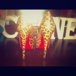 Leopard heels, red bottomed