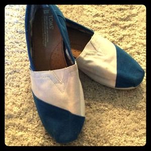 Blue and White College Toms