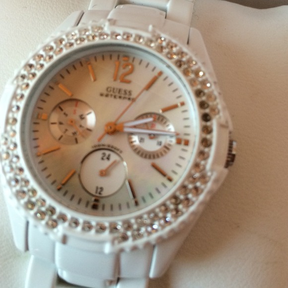 Authentic Guess G12543L Watch. - Picture 4 of 4