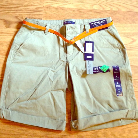 BRAND NEW Bermuda shorts