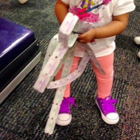 Baby girl converses 👟