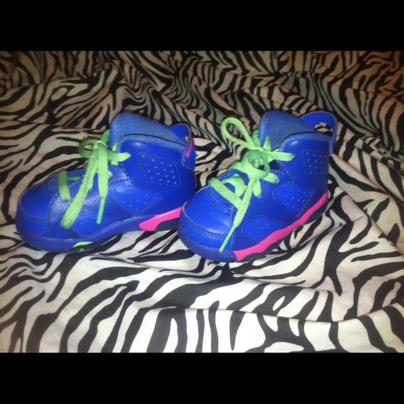 Baby girl Jordan's 💖 Royal 6's
