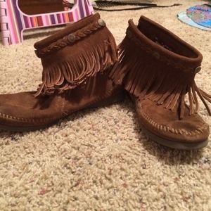 Minnetonka fringe moccasins