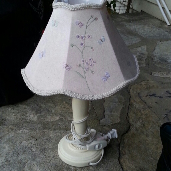 Cute little girls lamp!!! - Picture 1 of 1