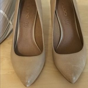 Aldo nude pointed toe pumps size 8 European 8.5