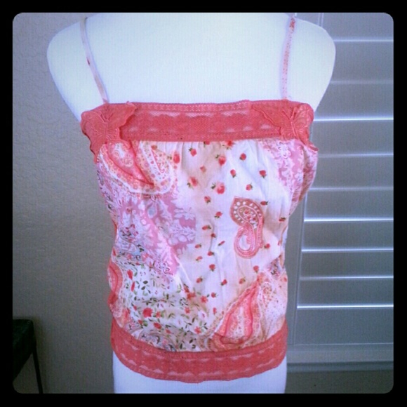 Pretty shirt with lace and side zipper