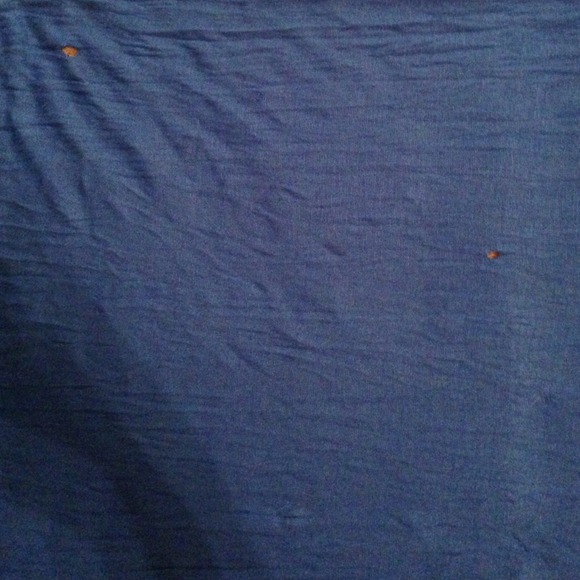 A scarf - Picture 2 of 2