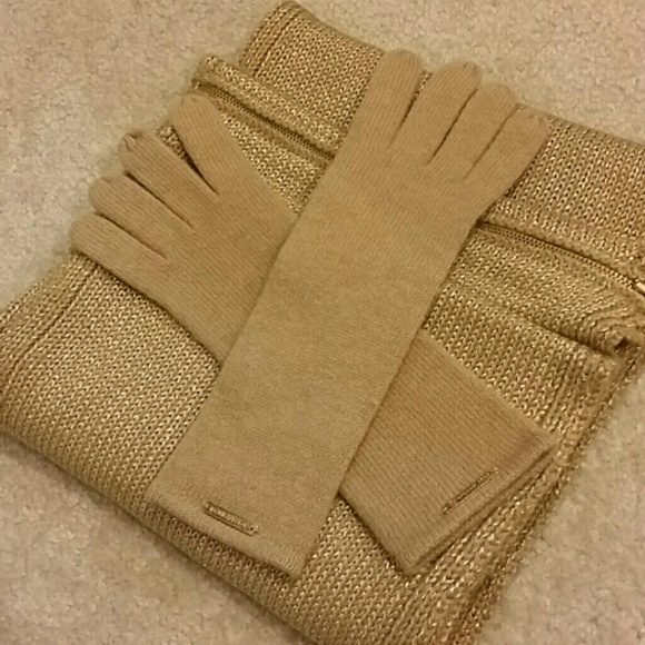 BUNDLED ** Michael Kors gloves