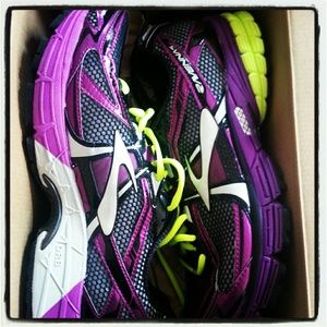 Brooks womens size 12