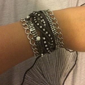 Bracelet with magnetic close