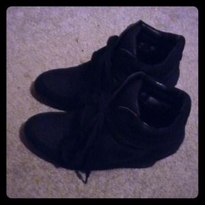 Black wedge sneakers