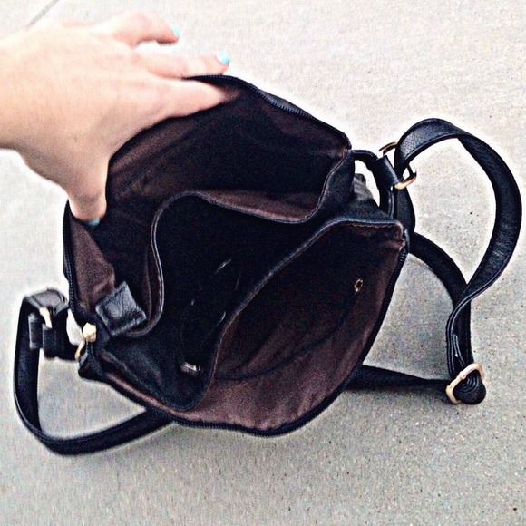 ❗️🚫SOLD IN BUNDLE❗️Hypnotic Secrets Shoulder Bag - Picture 4 of 4