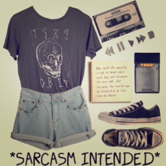 Obey T-Shirt Size S - Picture 2 of 4