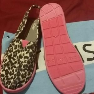 Cheetah print with pink toms