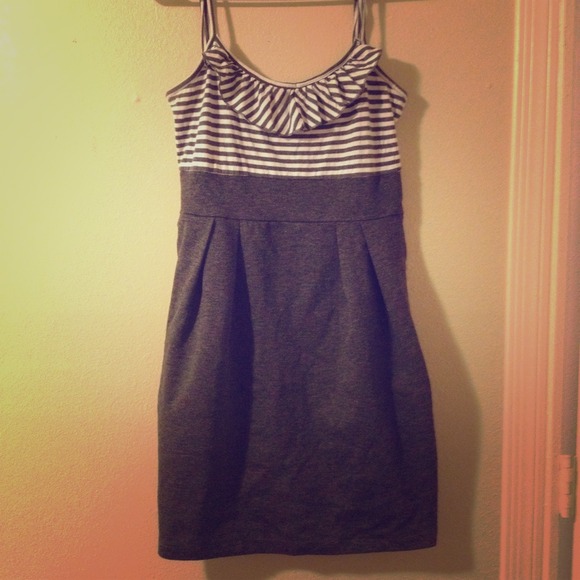 Cute Derek Heart Grey Dress!!! 😊☀️🍁