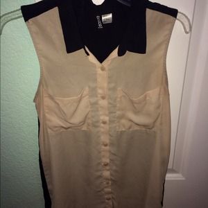 Sleeveless button up