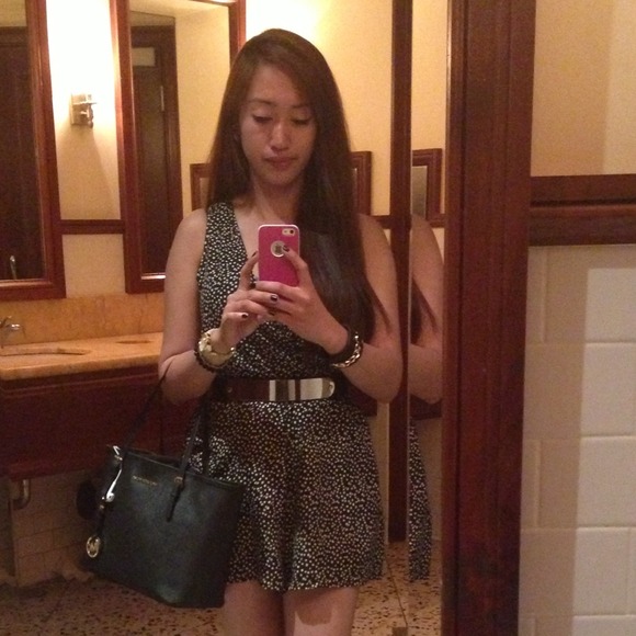 💟Sold💟Michael kors small saffiano black tote - Picture 2 of 2