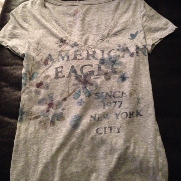 💝BUNDLED💝 American Eagle v neck shirt - Picture 1 of 1