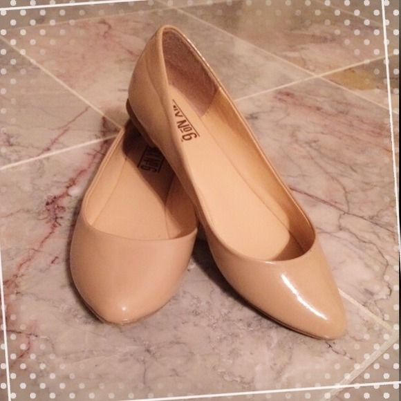 Nude flats!