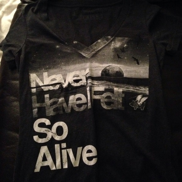 Glamour Kills So Alive V Neck