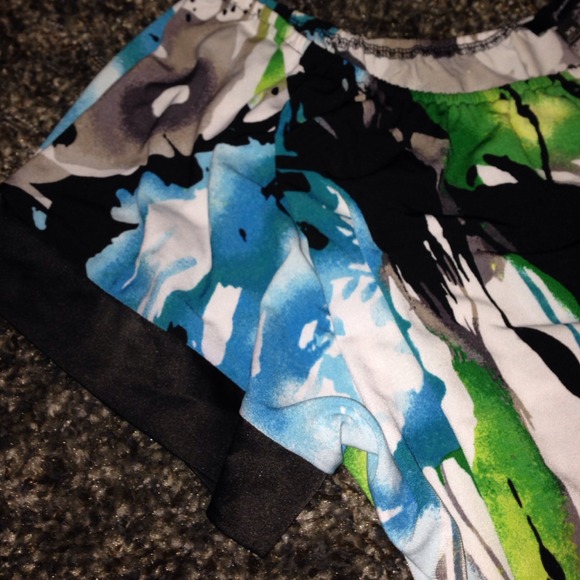 Express Printed Top - Picture 2 of 3