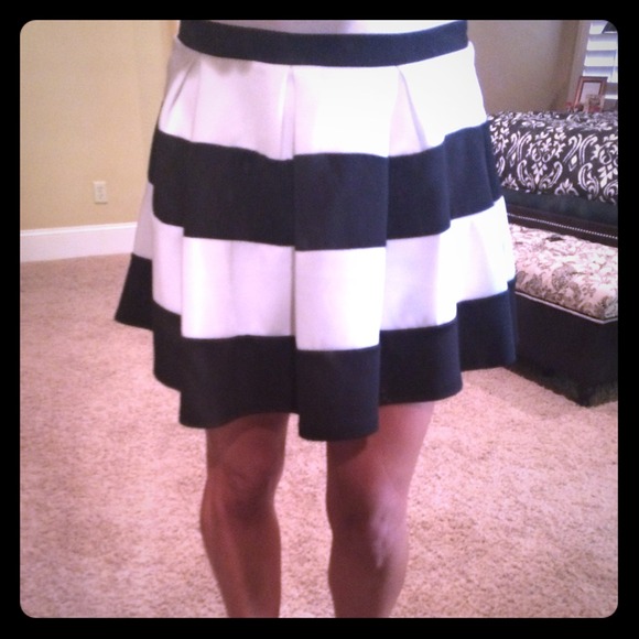 Black white skater skirt Size M