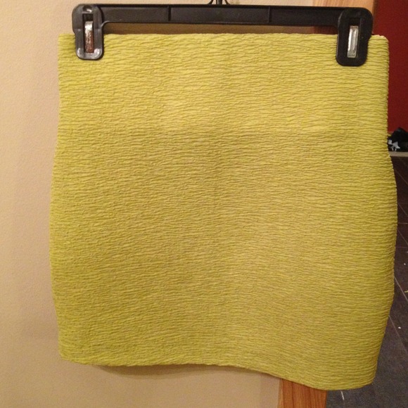 NWOT Bright green bodycon skirt - Picture 1 of 2