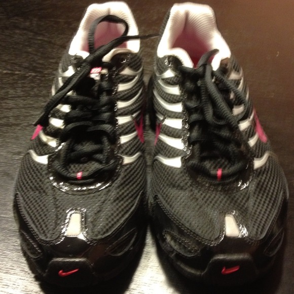 Size 5 Youth Nike Air Torch 4 Black&Pink - Picture 3 of 4