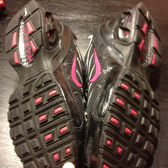 Size 5 Youth Nike Air Torch 4 Black&Pink - Picture 4 of 4