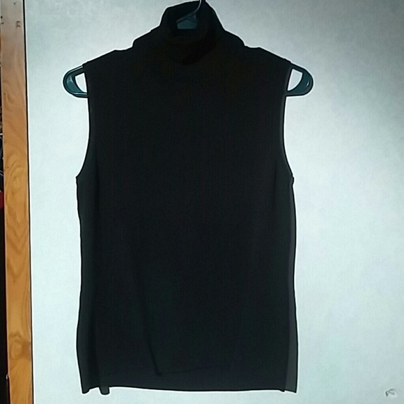 Black sleeveless turtleneck NWOT