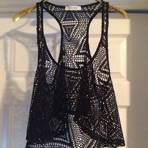 BEAUTIFUL DETAILED KNIT HI LOW BLACK CROPPED TOP