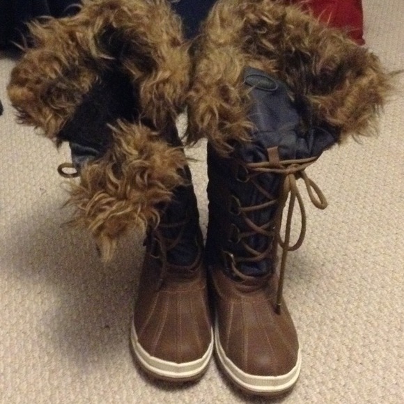 Snow boots