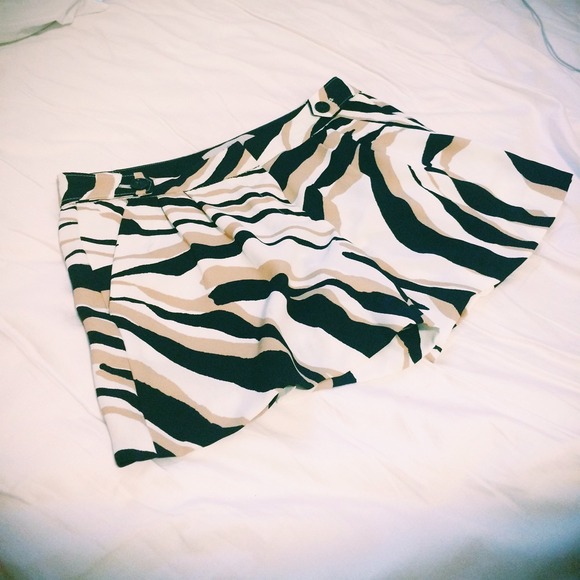 LOFT Pants - 🚨final price🚨💥hp💥nwot loft printed shorts!