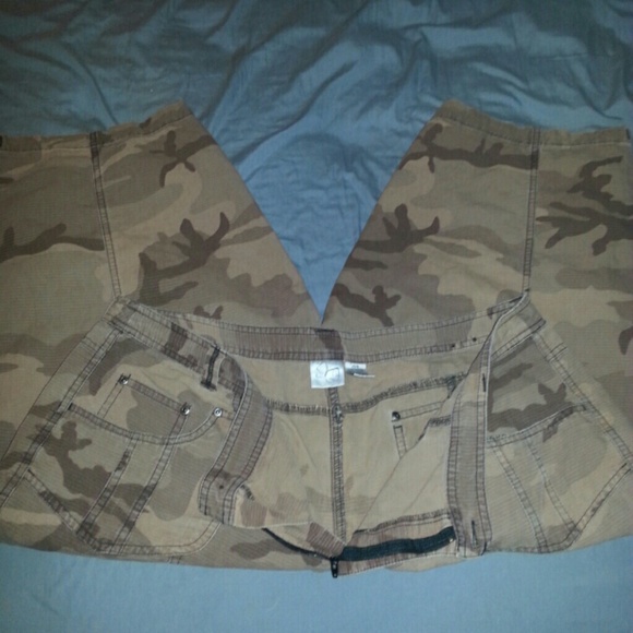 Brown Camo Capri's
