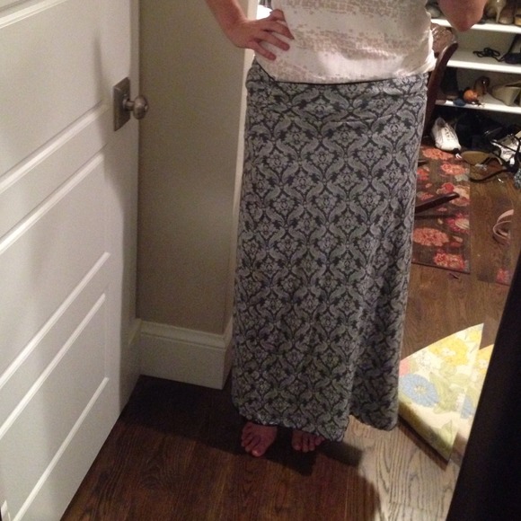 Maxi skirt grey paisley one side black other side