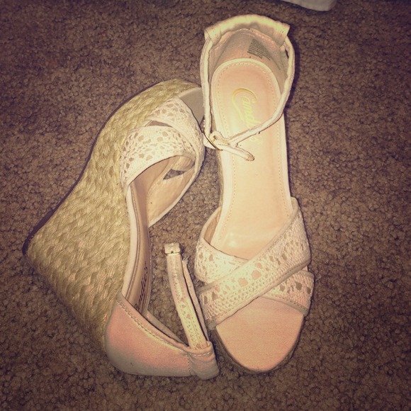 CANDIES SEYMONE Creme Wedge Platform Peep Toe Shoe