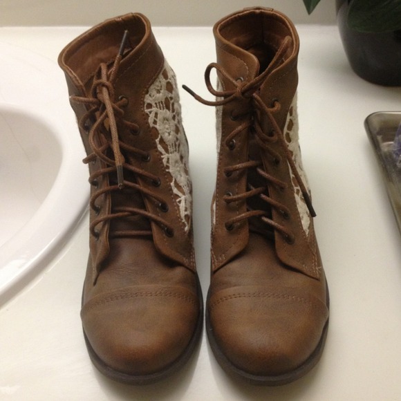 Rampage tan booties size 8